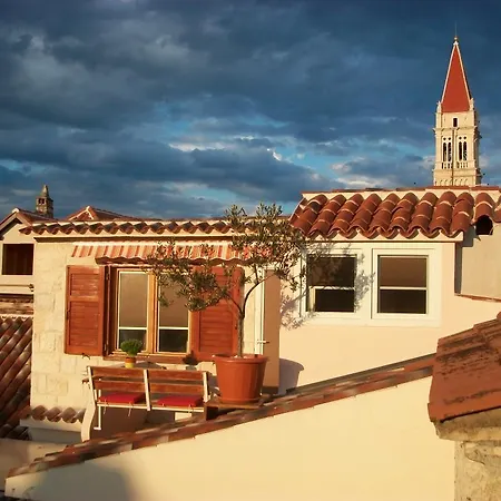 Attic Τρογκίρ